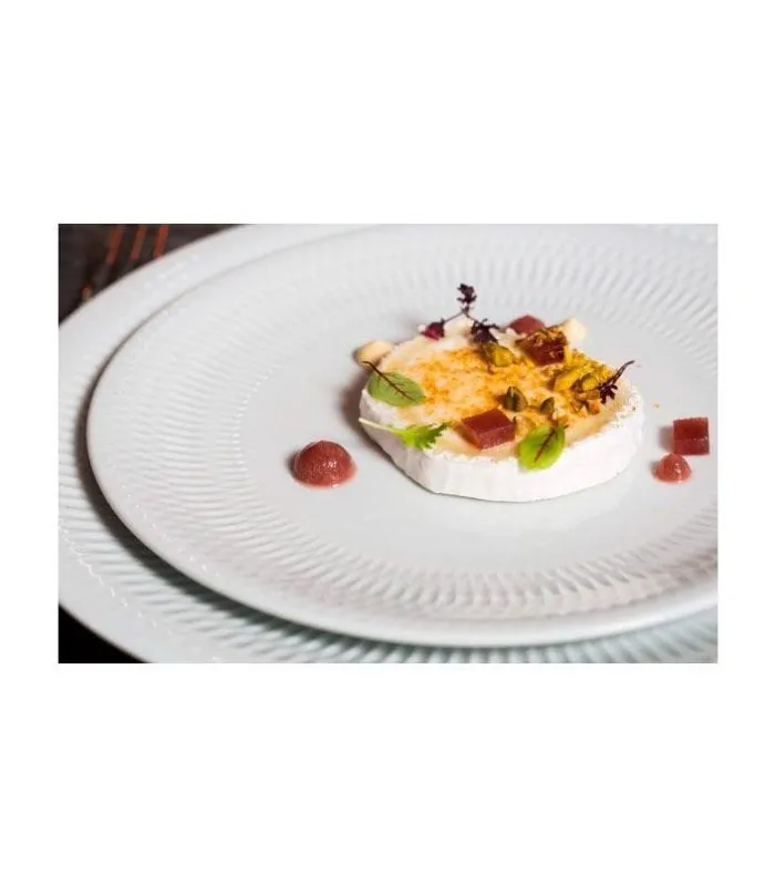 Presentación del plato presentación de porcelana color blanco