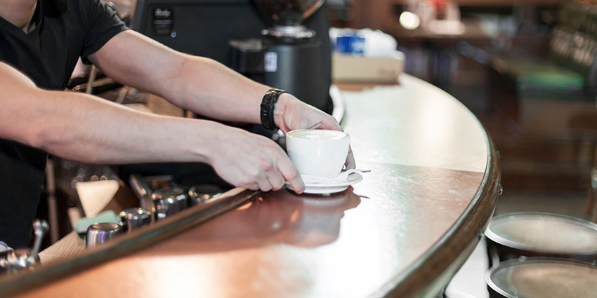¿Cuál es la altura ideal para una barra de bar? Estándar y normativa